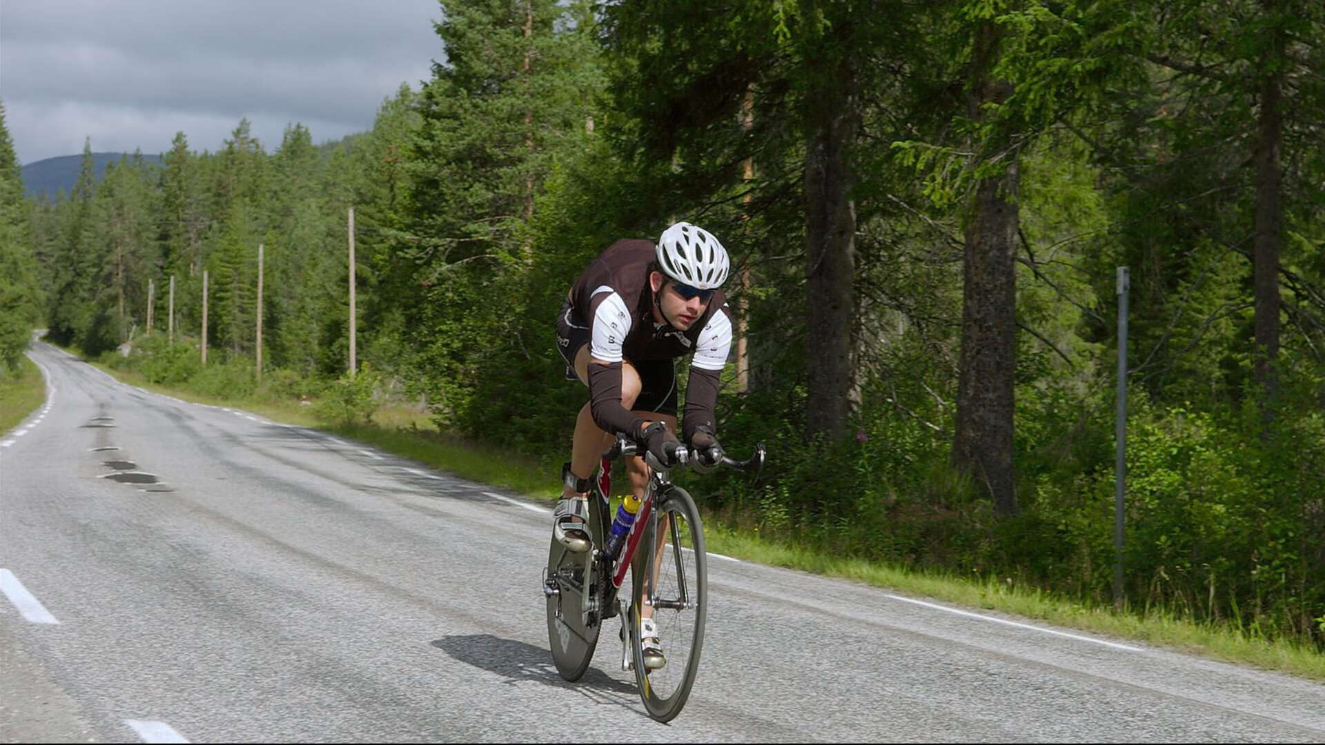 黄喜灿，从北欧寒夜到欧冠舞台，他如何成为拜仁慕尼黑的冷面终结者