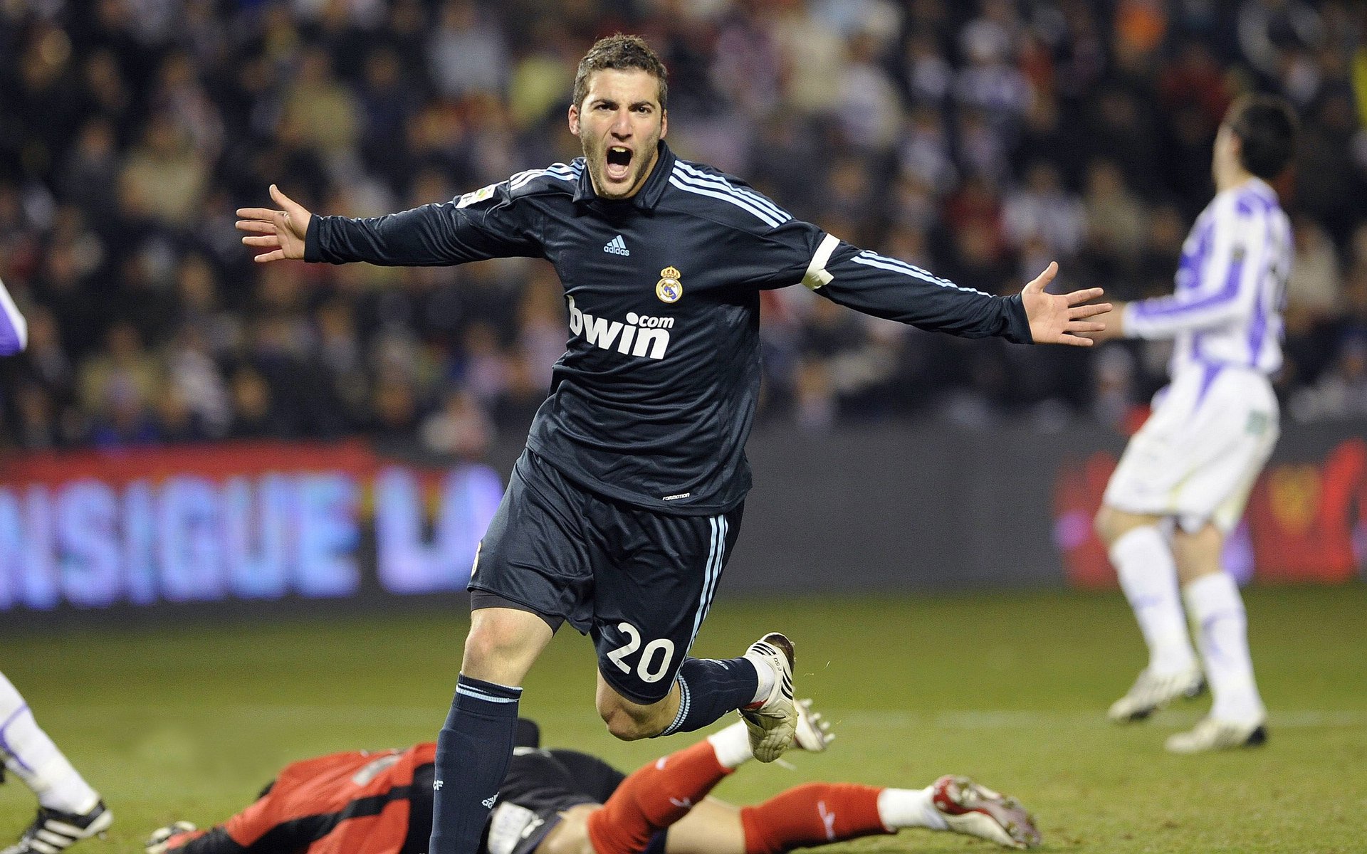 欧冠淘汰赛之夜，巴尔韦德如何用节奏掌控书写中场艺术