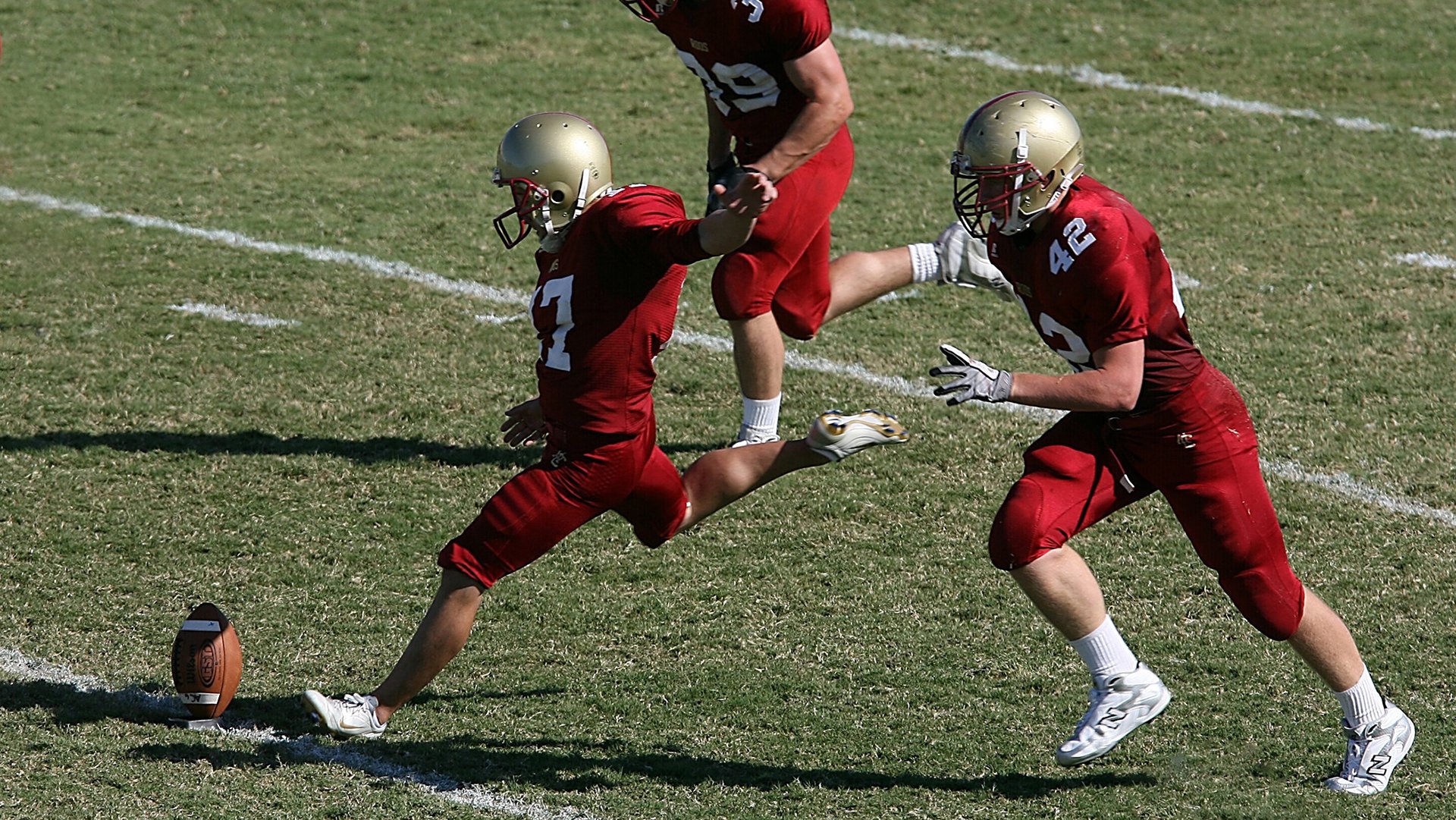 南美奇迹与欧洲豪门的碰撞，巴拉圭狂胜切尔西，莱万成为关键先生