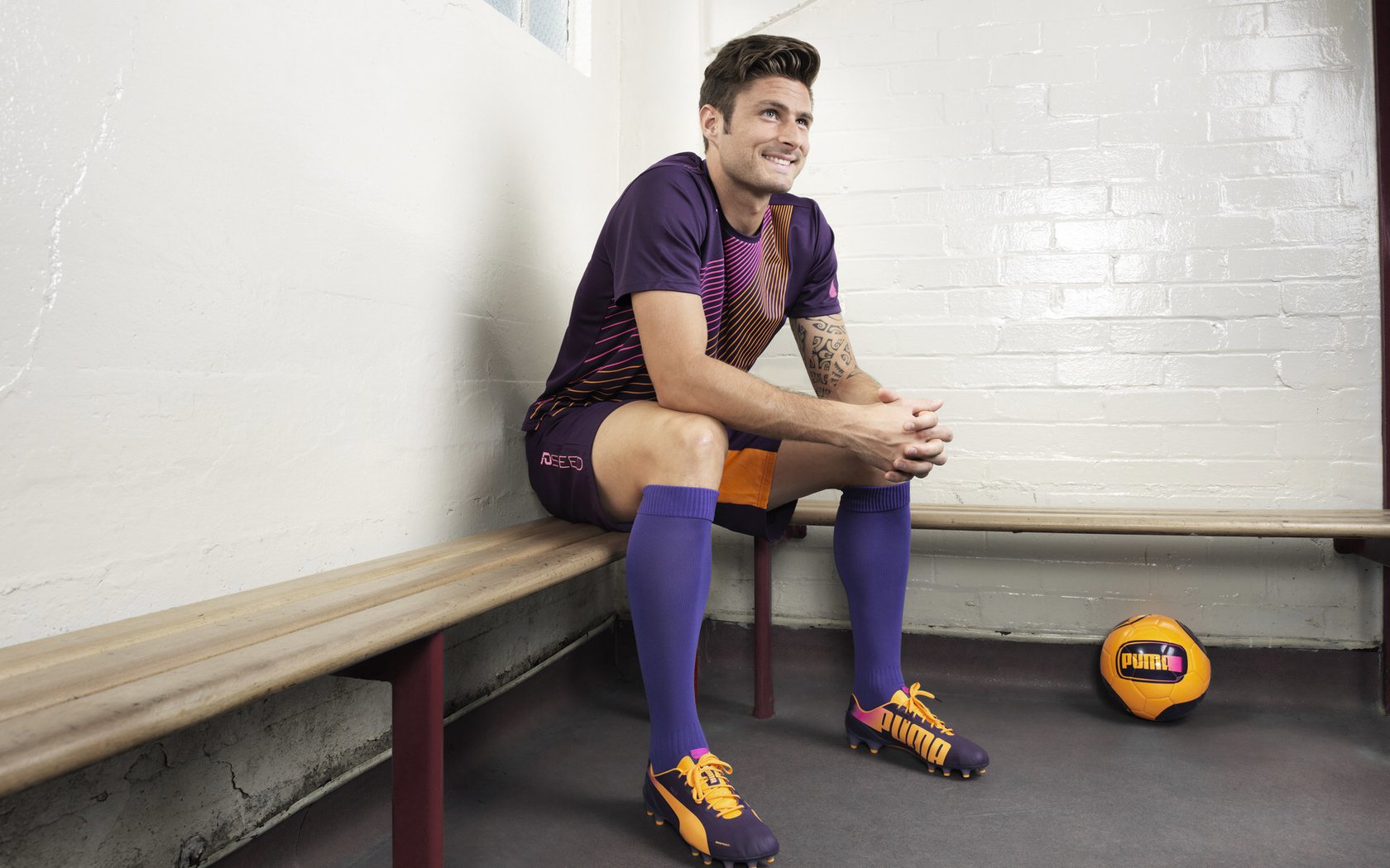 黄鸭组合引领法国队轻取泰国队，展现团队唯一性魅力