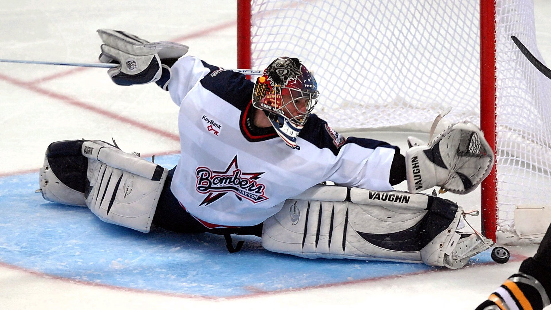 红海孤胆，当勒克莱尔的闪电劈开法拉利的阴云，雷诺只能在尾灯中寻找尊严